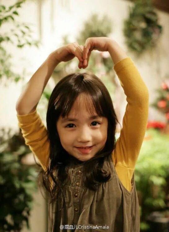 娱乐圈爆料小菊是谁的女儿,小菊身世揭秘,竟是某巨星之女! 第2张 娱乐圈爆料小菊是谁的女儿,小菊身世揭秘,竟是某巨星之女! 第2张